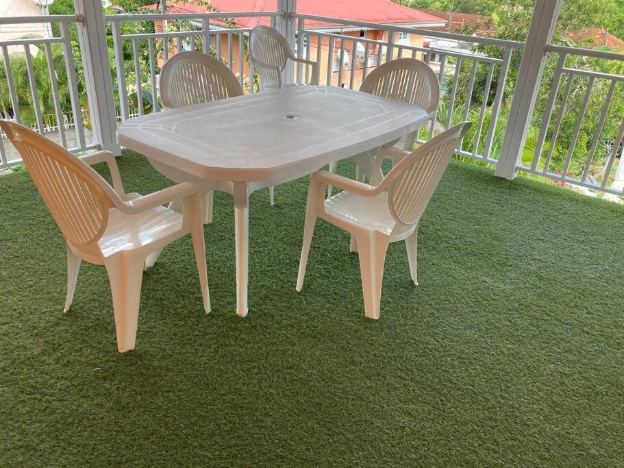 Location Saisonniere Bel Appartement Les Trois-Ilets Bagian luar foto